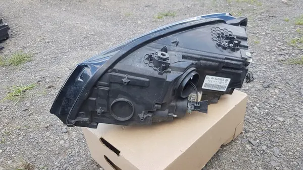 VW Caddy Lift Oikea Etuvalaisin 2K1941006B OEM image 5