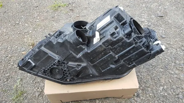 VW Caddy Lift Oikea Etuvalaisin 2K1941006B OEM image 7