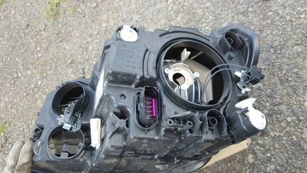 VW Caddy Lift Oikea Etuvalaisin 2K1941006B OEM image 8