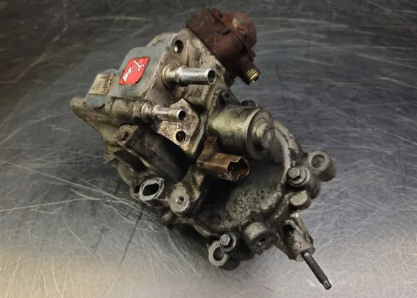Pompe à carburant Ford Mondeo MK5 2.0 TDCI OEM 9674984480 image 2