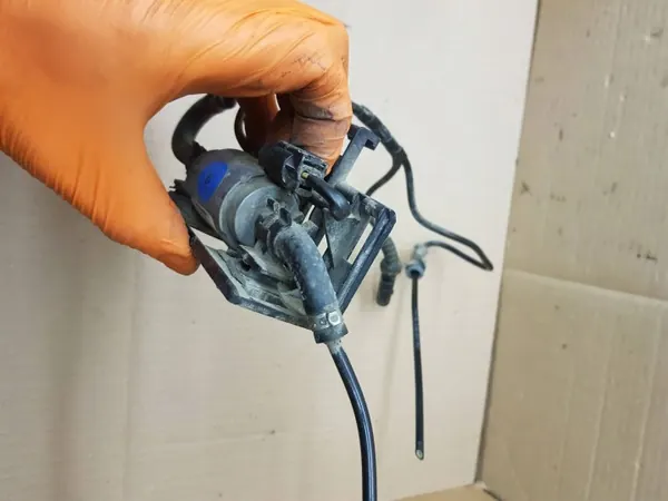 Pompe à carburant OEM 9019847B pour Volkswagen Golf VII 2014 image 3