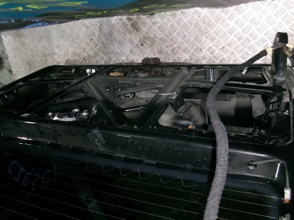 Mercedes Viano W639 Kofferbakklep Lift OEM 9197 image 4