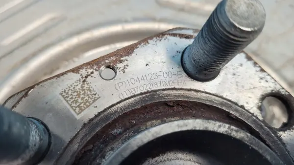 Pivot arrière gauche Tesla Model 3 OEM 1044411-00-G image 4