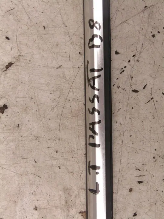 OEM 6890 Linker achterruitenwisser VW Passat B8 image 3