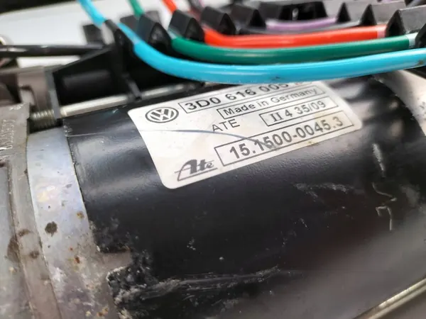 Compressore Sospensione VW Phaeton 3D0616005M image 3