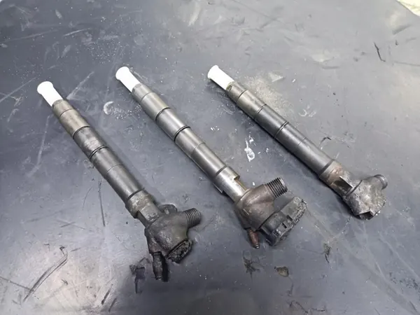 Iniettore VW Crafter T5 T6 2.0 TDi 03N130277J image 4