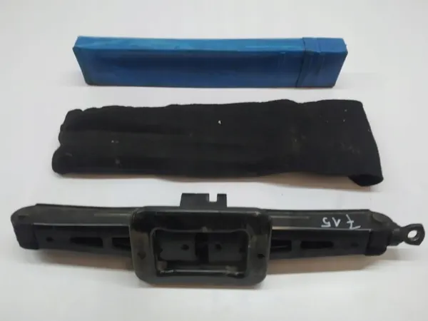 Cric voiture clé triangle Kia Carnival II (2006-2014) OEM 5907911399849 image 4