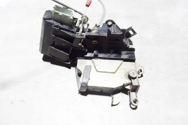 Höger framdörrslås BMW 5 (E39) 67118352165 image 3