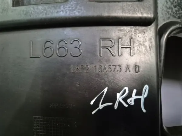 OEM L8B2-16A573-AD oikea etulokasuoja Land Rover image 4