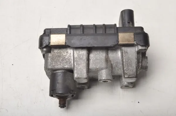 Actuador Turbo Jaguar OEM 6NW009206 para XJ X350 2.7D image 3