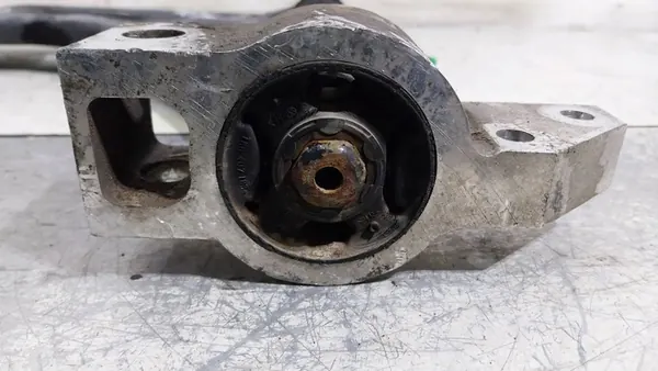 Braccio di Controllo Anteriore Sinistro Golf V VI Touran A3 8P Leon II image 4