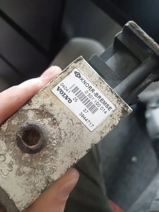 Vanne de réglage de hauteur 3944717 image 1