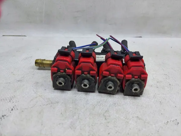 Rampe d'injecteurs de gaz 67R010104 Volkswagen Golf IV 110R000040 image 3