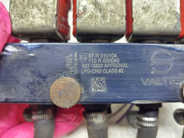 Rampe d'injecteurs de gaz 67R010104 Volkswagen Golf IV 110R000040 image 6