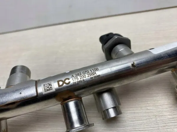 Polttoainejakoputki OEM 175200298R Nissan Qashqai image 3