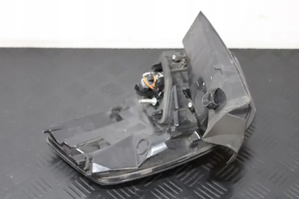 Luz Trasera Izquierda 9811028080 Peugeot 5008 II GT-Line image 2