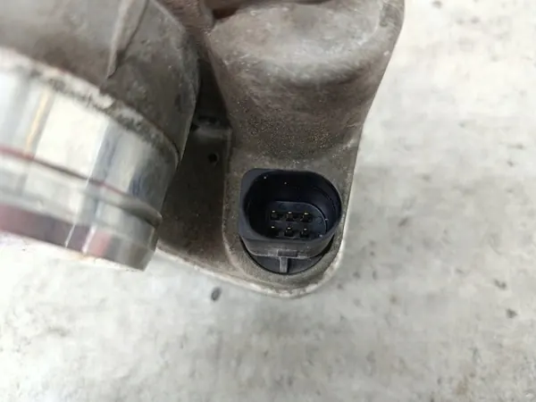 Corps de papillon OEM 06A133062AT pour VW Golf V 1.6 8V image 9