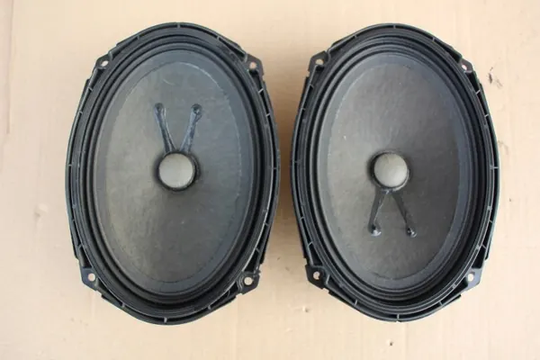 BMW 8376309 Kofferbakluidsprekers E46 Harman Kardon image 2