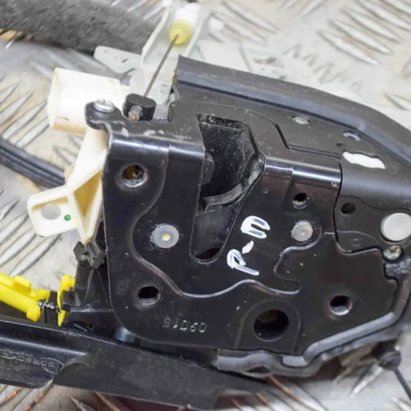 Porsche Macan (95B) 2015 Höger Framdörrslås image 2