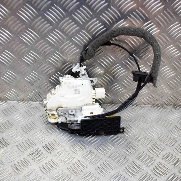 Porsche Macan (95B) 2015 Höger Framdörrslås image 3