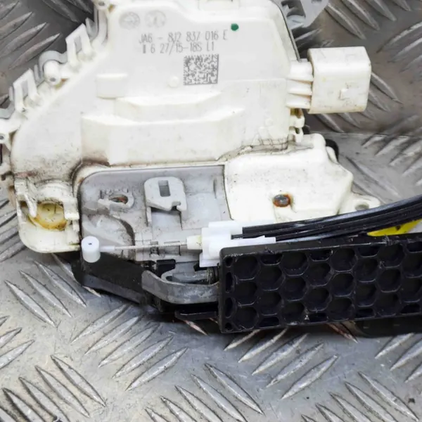 Porsche Macan (95B) 2015 Höger Framdörrslås image 4