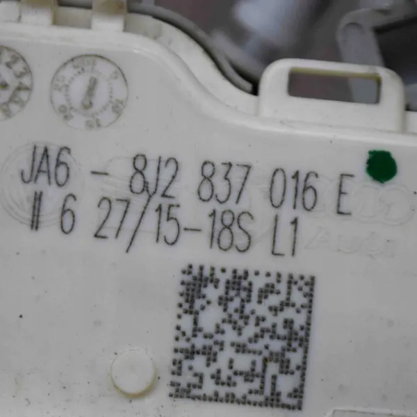 Porsche Macan (95B) 2015 Höger Framdörrslås image 6