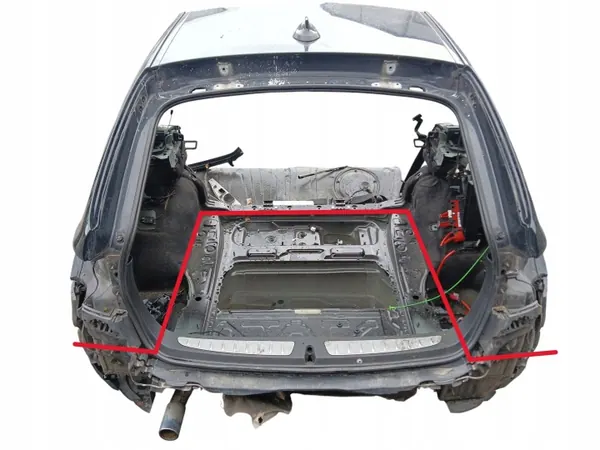 Parachoques trasero PAS TYLNY WANNA BMW F31 - Usado image 2