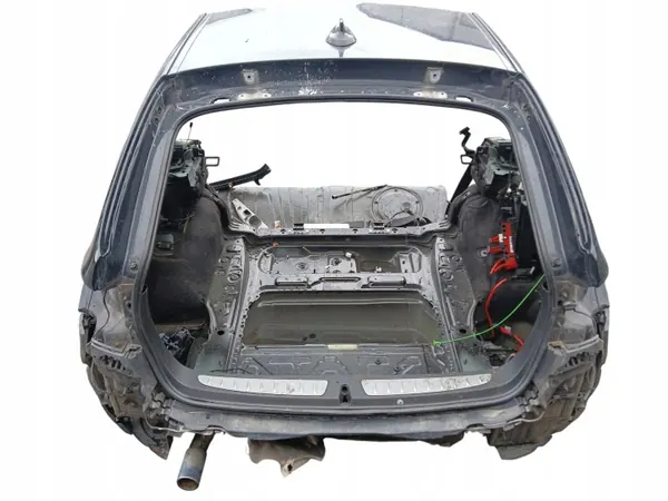 Parachoques trasero PAS TYLNY WANNA BMW F31 - Usado image 3