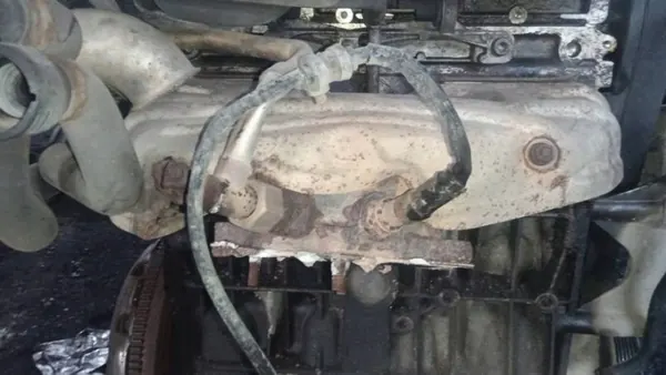 Colector de escape OEM 2303927 VW Golf 1.6L 2004 image 2