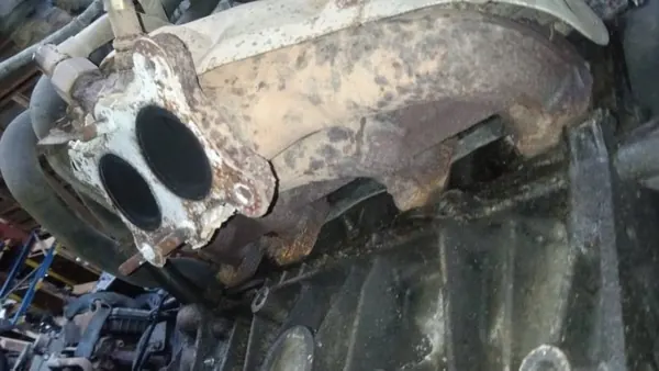 Colector de escape OEM 2303927 VW Golf 1.6L 2004 image 3