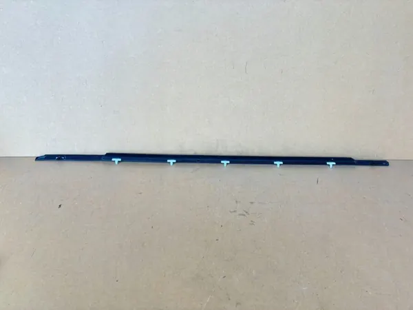 OEM LISTWA ZGARNIAJĄCA PRAWY PRZÓD MAZDA CX-60 image 4