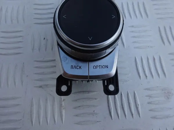 BMW 7 G12 NBT EVO iDrive Touch Controller 6800008 image 2