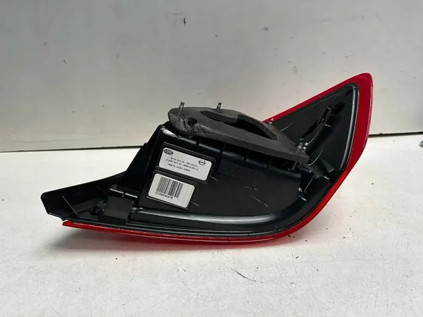 Lámpara trasera derecha Nissan Tida Sedan image 3