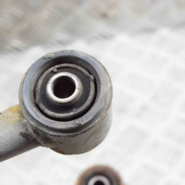 Braccio di controllo inferiore sinistro anteriore Toyota Land Cruiser (BJ70) image 6