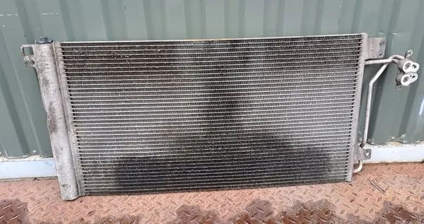 VW T5 Transporter Ilmastointijäähdytin OEM 7H0820411D image 2