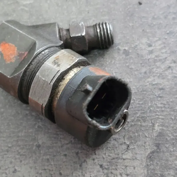 Inyector de combustible Renault Laguna II 8200 389 369 image 5