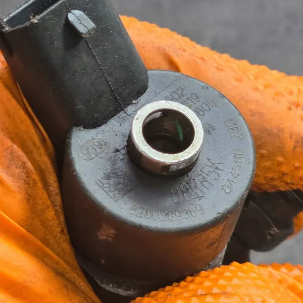 Inyector de combustible Renault Laguna II 8200 389 369 image 6