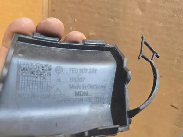 VW Transporter T6 15-20 Tappo Paraurti Anteriore 7E0807241 image 2