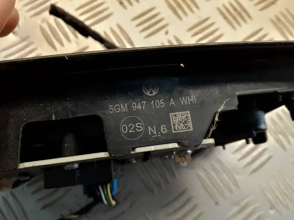 OEM 5GM947105A Plafonnier VW Tiguan II image 3