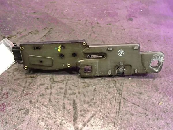 AUDI A4 B8 KOMBI 07-11 MECANISMO DE FECHO 4F9827383B image 2