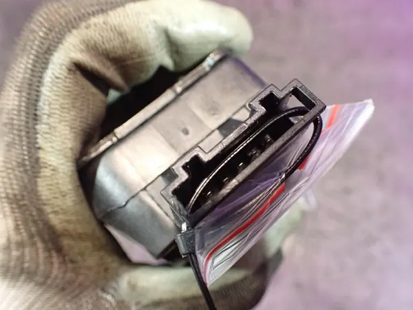 AUDI A4 B8 KOMBI 07-11 MECANISMO DE FECHO 4F9827383B image 4