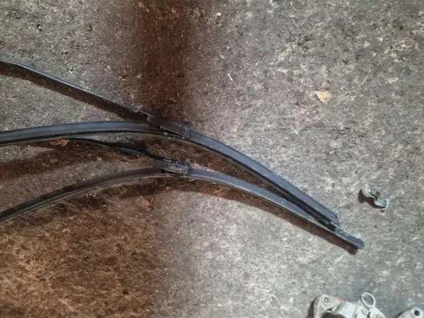 Oikea pyyhinvarsioem 9680477280 Peugeot 308:lle image 3