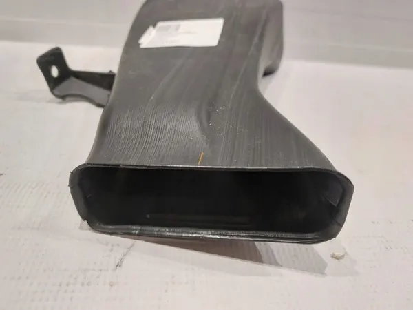 Höger bromskylningsluftdeflektor OEM 84010174 image 4