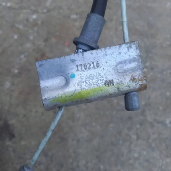 Juego de cables de freno de mano FA6N OEM Ford Fiesta MK7 image 5