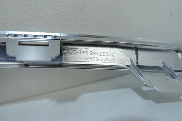 Kia OEM 86573-J7KA0 Framvänster Stötfångarstrimma image 6