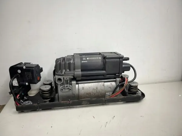 BMW OEM 6789450 Luftfeder-Kompressor - Gebraucht image 2