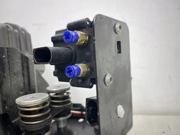 BMW OEM 6789450 Luftfeder-Kompressor - Gebraucht image 10