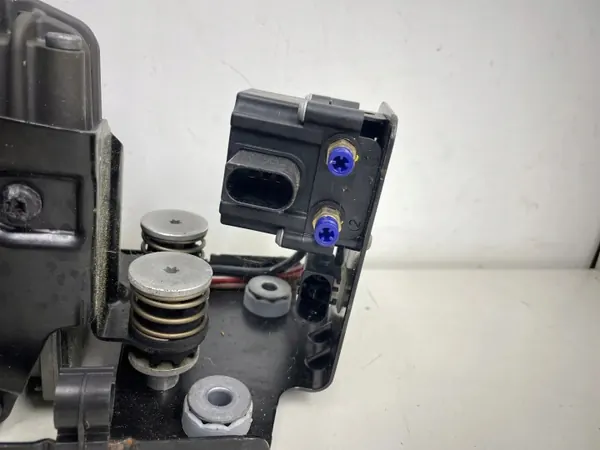 BMW OEM 6789450 Luftfeder-Kompressor - Gebraucht image 7