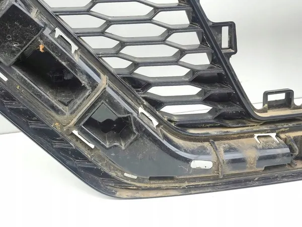 Nissan Qashqai 2018 Grill / Upper Radiator Cover OEM 62310HV00A image 4