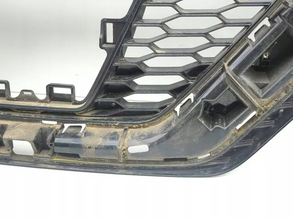 Nissan Qashqai 2018 Grill / Upper Radiator Cover OEM 62310HV00A image 5